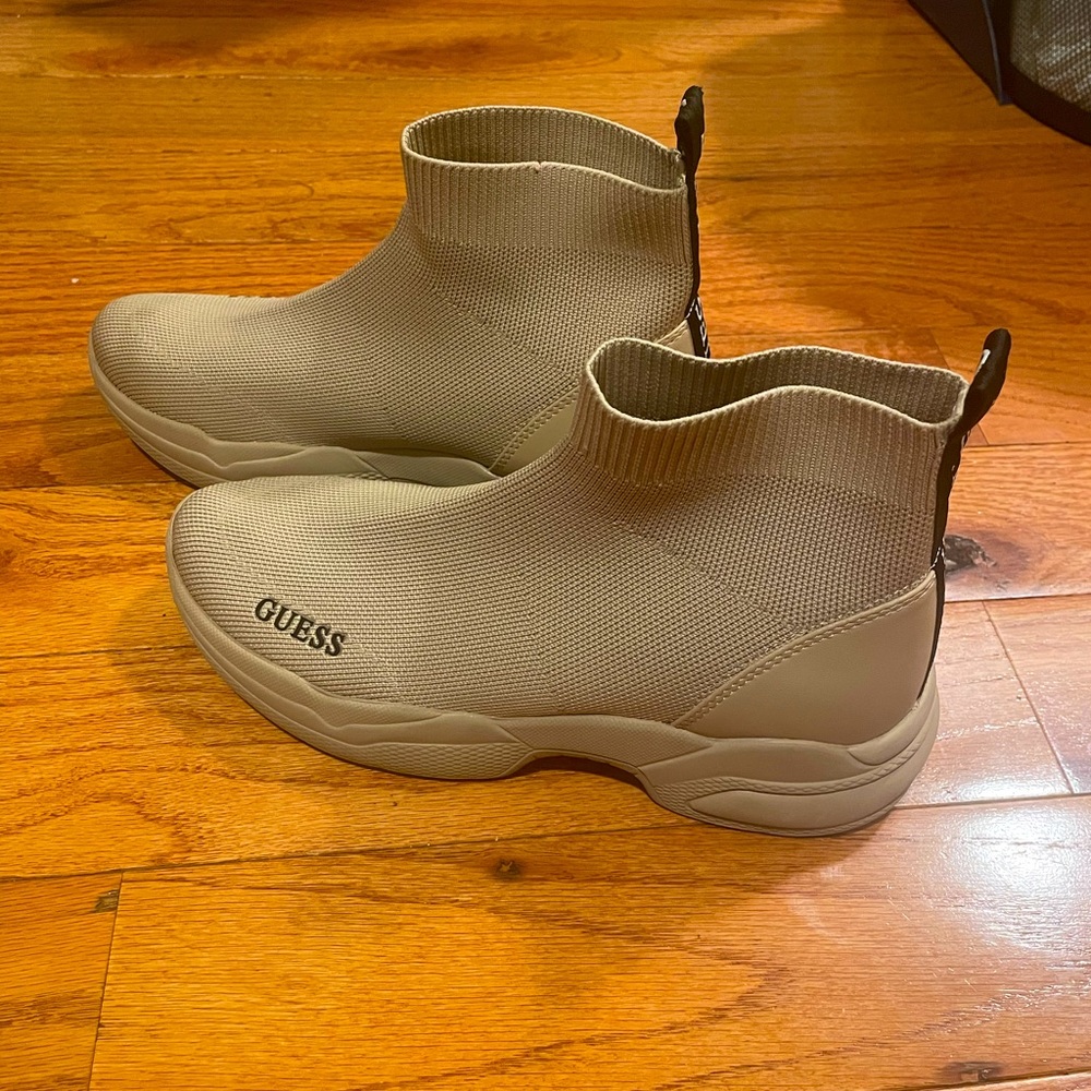 NWT Women’s tan Guess high top sneakers